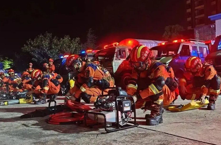 大理5.0级地震 震感强烈网友被摇醒