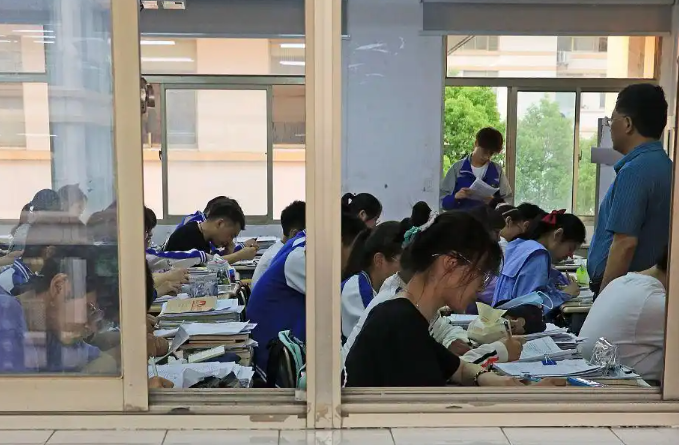 高考祝福语：祝学子们旗开得胜，金榜题名！